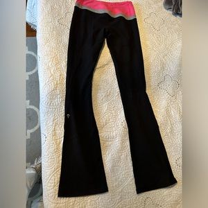 Black ivivva flare leggings